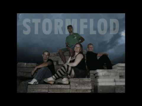 STORMFLOD -  Fanget i et spind