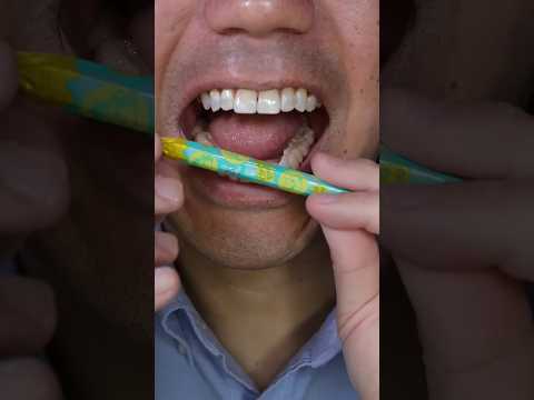 Asmr chocolate pen #satisfying #candy #food #mukbang #eatingsounds #soothingasmr #shorts