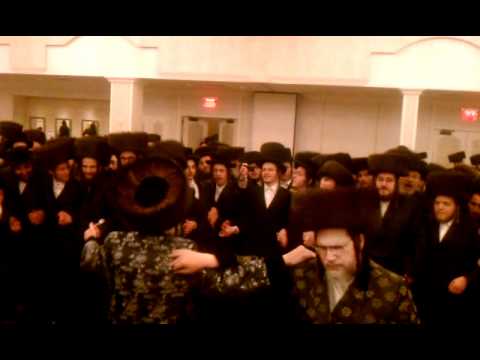 Burshtin rebbe dancing with his brother galanta