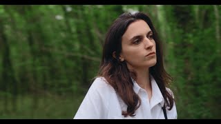 Laura Cox - Trouble Coming