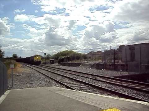 IE 071 SPEEDS THROUGH ATHY ON AN EMPTY TIMBER TRAIN