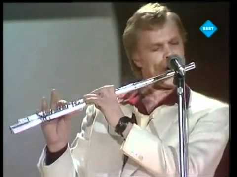 MERETHE TRØAN IS MOCKING VESA-MATTI LOIRI'S FLUTE SKILLS
