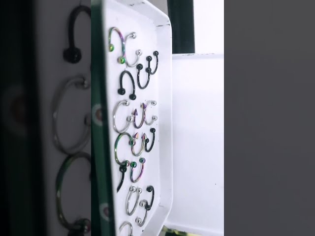 Vídeo relacionado con 5 piezas de acero inoxidable roscado externamente pezón lengua industrial cartílago pendiente barra anillos piercing retenedor 12-22 mm útil y práctico.