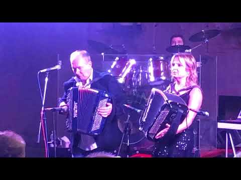 Orchestra TIZIANO GHINAZZI - RICORDANDO PAPA' polca per due fisarmoniche. Musica di Carlo Venturi.