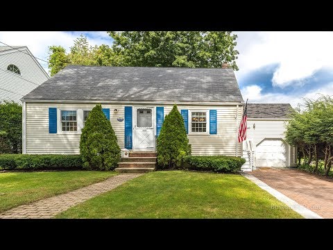 200 West Shore Dr, Marblehead MA - offered by Lindsey McCarthy - Tel: 781-608-6721