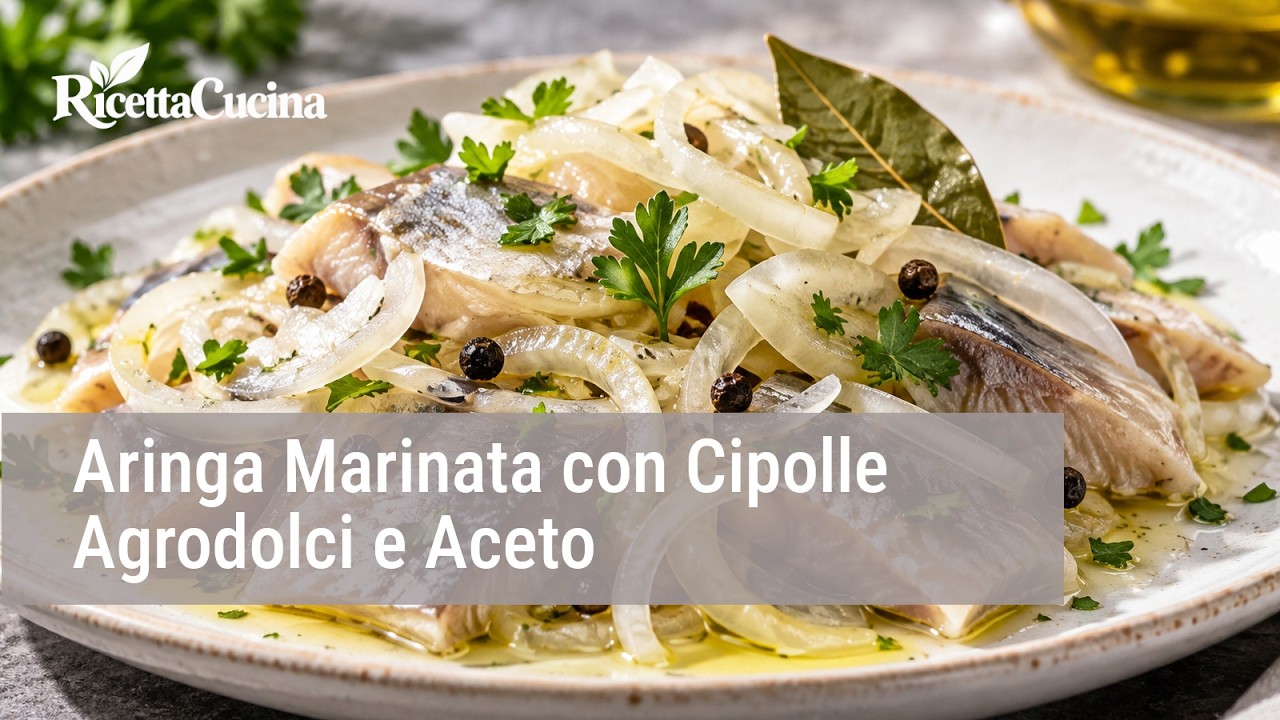 Anteprima video di Aringa Marinata con Cipolle Agrodolci e Aceto | Ricetta facile e saporita