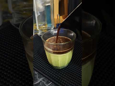 buat avocadoffee(jus alpukat + kopi dengan mokapot) #coffee #avocado #recipe #quickrecipe #esspresso