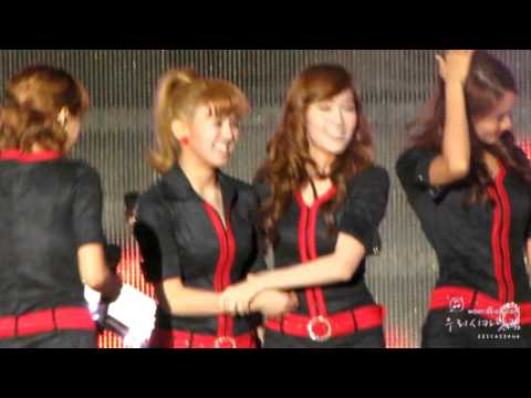 [Fancam] 101120 Jessica SNSD - HyoSic startled