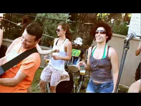Picos Apicos & The Pina Coladas -  Ρετσίνα (Official Video Clip)