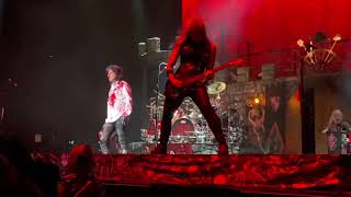 Alice Cooper - Nita Strauss solo / Roses on White Lace
