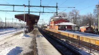 preview picture of video '[SJ] Stockholm bound X2 fast train passing Alingsås station on a freezing day.'