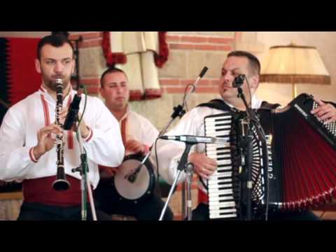 Elena Velevska & Gr.Cardak - Lazi, lazi Vere (Live)