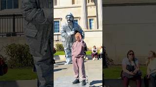 Entertaining the happy lot. #valentinethestatue  #silvermanstatueofficial