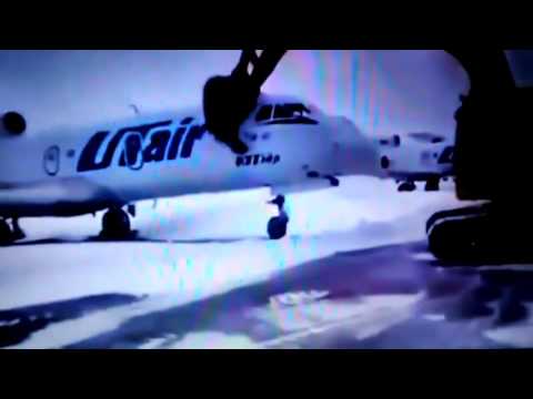 Aeroporto: tecnico licenziato demolisce aereo con la ruspa