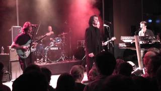 Colin Blunstone &amp; Band - She Loves The Way...