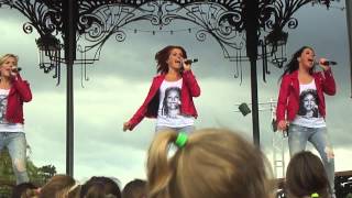 K3 - Eya Hoya in Plopsaland De Panne (08/09/2013)