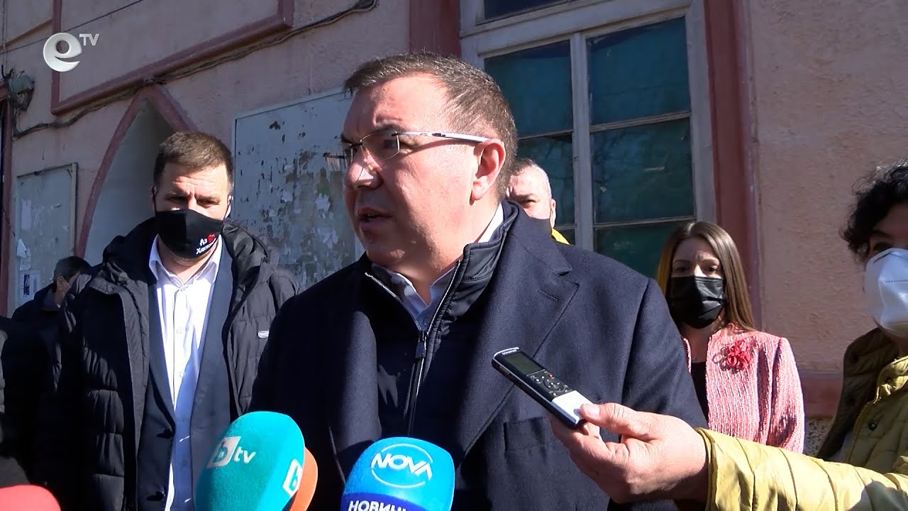 Премиерът Борисов и министър Ангелов провериха как протича ваксинацията в с. Малево