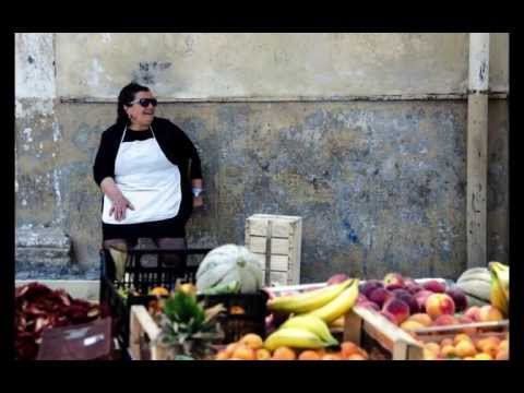 Carattere alla gente con lentiggini Il melanativ per comprare la crema da pigmentary nota in Mosca