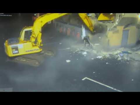 Ladri portano via un bancomat pieno di soldi: ecco l'incredibile colpo