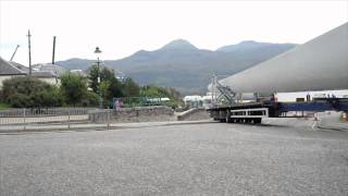 preview picture of video 'Collett with wind turbine blades in Kyle of Lochalsh'