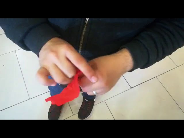 Vídeo relacionado con Truco De Magia del Pulgar - Dedo De Seda Mágica Que Desaparece - Dedo Artificial para Bromas De Magia Juguete para Entretenimiento Fiestas Carnavales Halloween Cumpleaños Noches Familiares