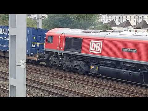 4M25 - DB66s - 66066 on the lunchtime passing through Stafford bound for DIRFT