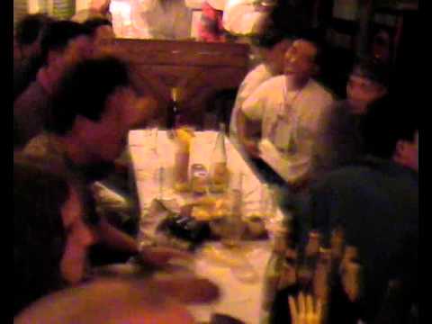 Break on Trough & Roadhouse Blues ao vivo Ranzgen Mcllo Restaurante McLeod Ganj Índia