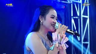 Download lagu Erika Syaulina - Tak Mungkin Air Matamu Jadi Air Susu ( Live Cover ) mp3
