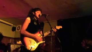 La Luz - I wanna be alone (with you) - Live @ Aalhaus, Hamburg - 09/2015