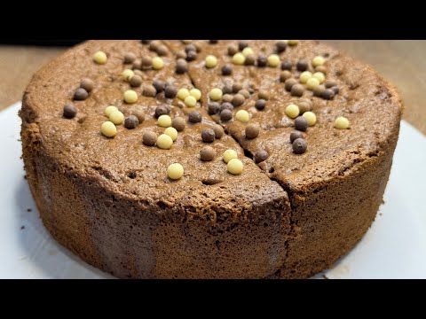 Rich and Fudgy Chocolate Cake – Perfect for Chocolate Lovers! 🍫