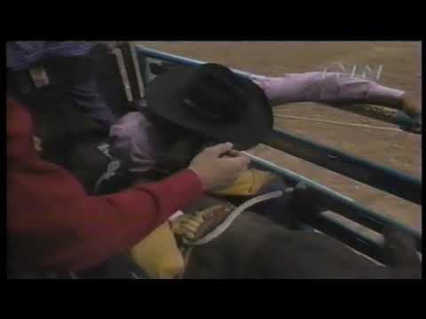 Locomotive Breath bucks Rogerio Ferreira - 98 PBR Finals
