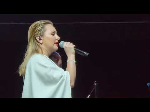 Katka Říhová - Je naprosto nezbytné [Live @ Pocta Hany Zagorové | Prague]