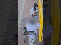 Zakkenrollers stelen pinpas van oude vrouw in Nijmegen| #shorts