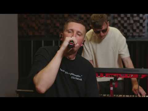 Moja Reč a Komplot - Dva Mikrofóny Jedno MPC (Tribute to Snoop Dogg - Lay low) |Official Live Video|