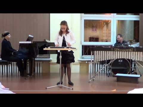 Aleksandra Noga z zespołem w utworze "Little Lady"