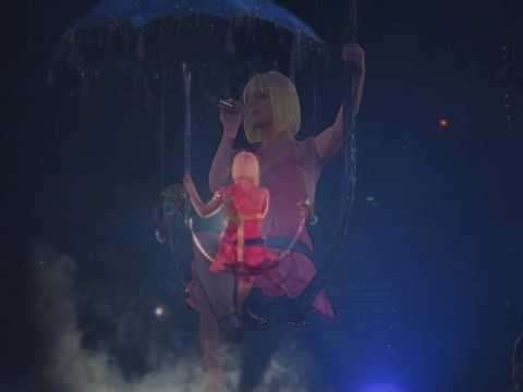 Britney Spears Live Vocals "Everytime" - 2009 (from "The Circus Starring Tour")