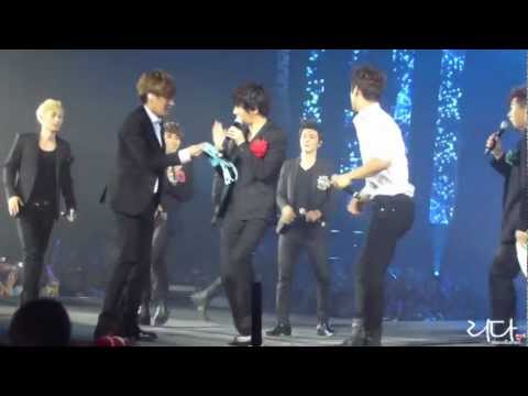 [HD FANCAM] Yesung finds a bra at SS4 Paris