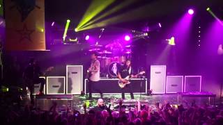Pierce The Veil - Bulletproof Love (live 11/16/14)