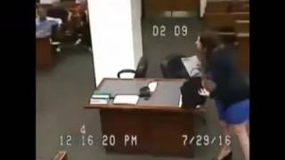 Louisville Judge Outraged by Female Inmate in Court &#39;Without Pants&#39;