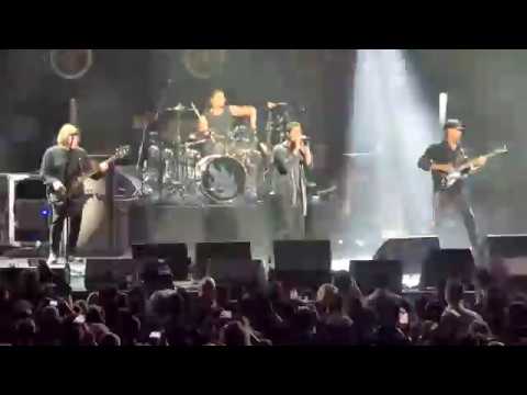 AUDIOSLAVE & PERRY FARRELL : "Cochise" (CHRIS CORNELL) Forum / Los Angeles (Jan 16, 2019)