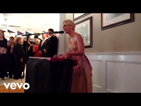 Taylor Swift - Blank Space (Surprise Performance at Fan’s Wedding)