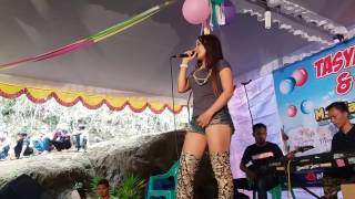 Download lagu Uut selly live pucung mp3 Download lagu Uut selly live pucung mp3