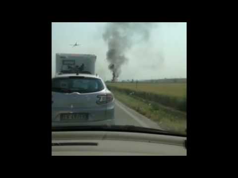 Auto in fiamme tra Marene e Roreto di Cherasco