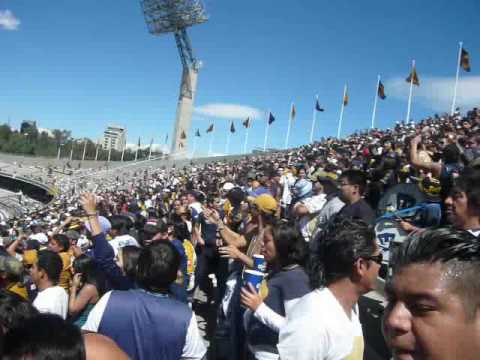 "CARSC La banda del Pebetero  Pumas - Tecos 14-feb-10" Barra: La Rebel &bull; Club: Pumas