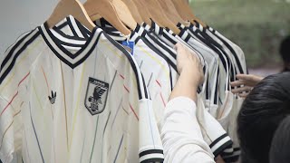 サッカーW杯が開幕 名古屋駅前に期間限定ストアがオープン 人気は日本代表アウェイ用のユニフォーム 元日本代表の城彰二さんも訪れ後輩選手にエール