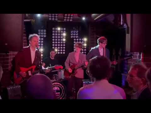 Mike Viola + Brendon Urie + J. Sinclair - King Kong Hand (Live @ Freundlich+Kompetent, Hamburg 2023)