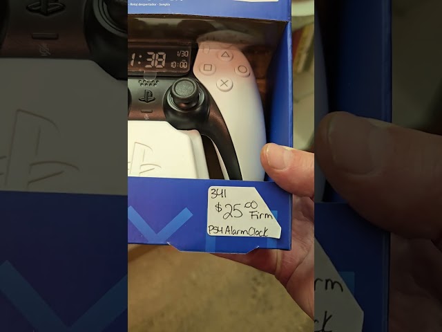 Vídeo relacionado con Reloj Despertador PS5 Controlador - Reloj Digital Blanco de Sony, Regalo para Gamers, Producto Oficial