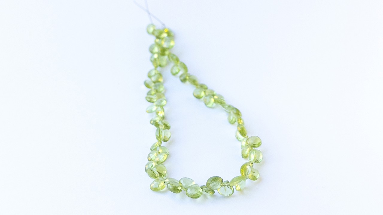 Peridot | Faceted Briolette | 5.5-6mm Bead Size | 25cm Strand Length video