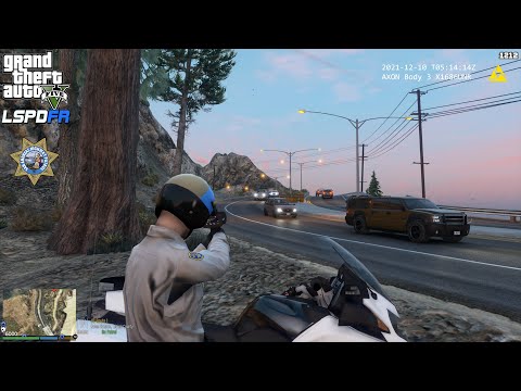 GTA V - LSPDFR 0.4.9🚔 - SAHP/CHP - Highway Motorcycle Patrol - Person With A Weapon - 4K