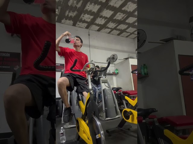 Vídeo relacionado con Mont-Clair Botella Agua Acero Inoxidable - Botella de Agua Deportiva - 600ml - Termica y Sin BPA - para Adultos & Niños, Deporte, Oficina, Yoga, Ciclismo, Gym - Negro